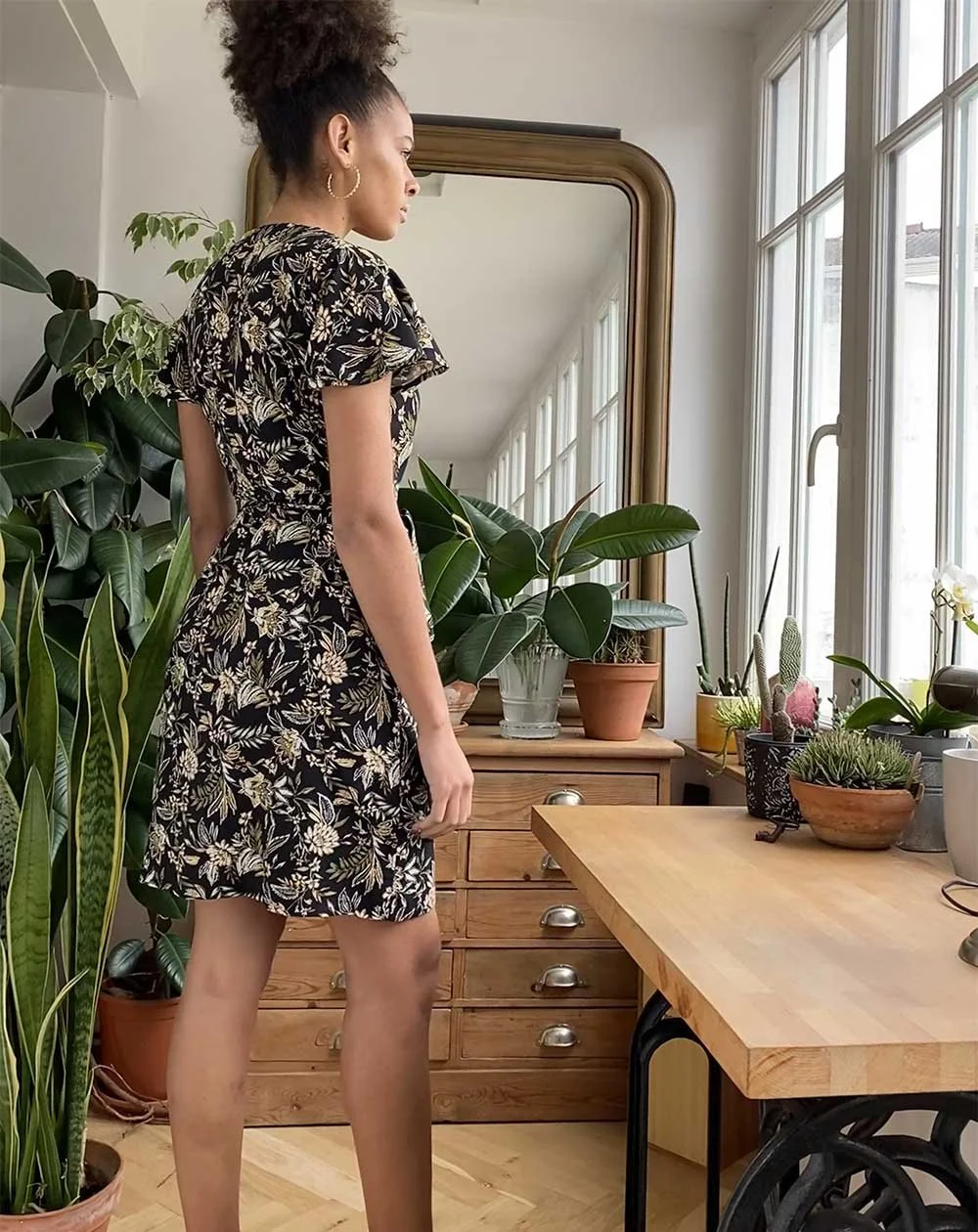 Aatise Robe Noire Lenzing® Ecovero® - Ziska 8 Aatise Robe Noire Lenzing® Ecovero® - Ziska – Image 6