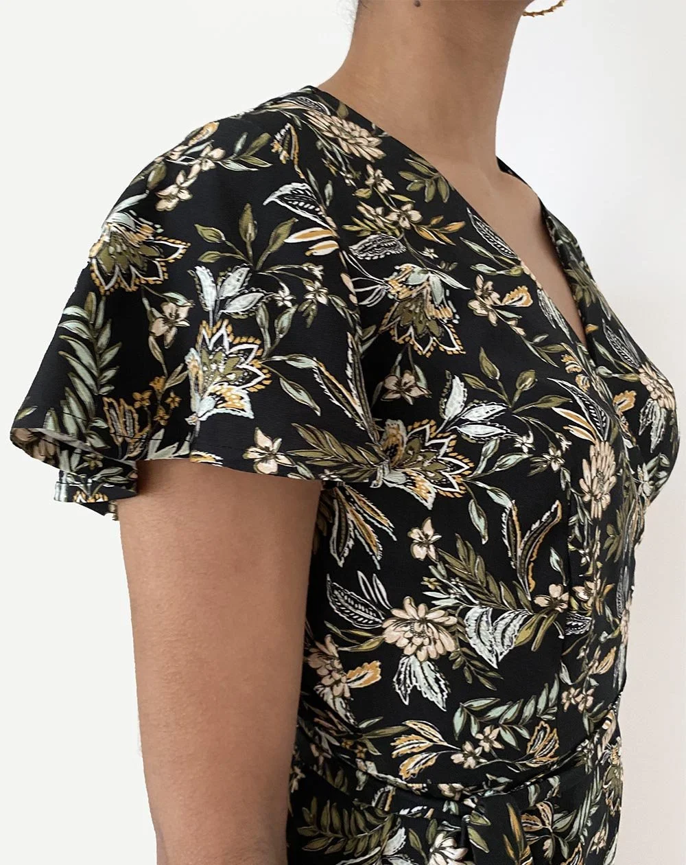 Aatise Robe Noire Lenzing® Ecovero® - Ziska 7 Aatise Robe Noire Lenzing® Ecovero® - Ziska – Image 5