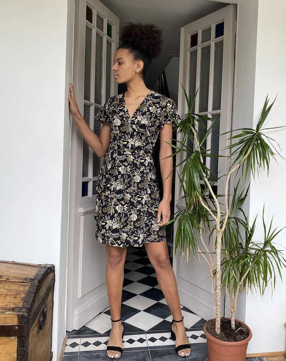 Aatise Robe Noire Lenzing® Ecovero® - Ziska 4 Aatise Robe Noire Lenzing® Ecovero® - Ziska – Image 2