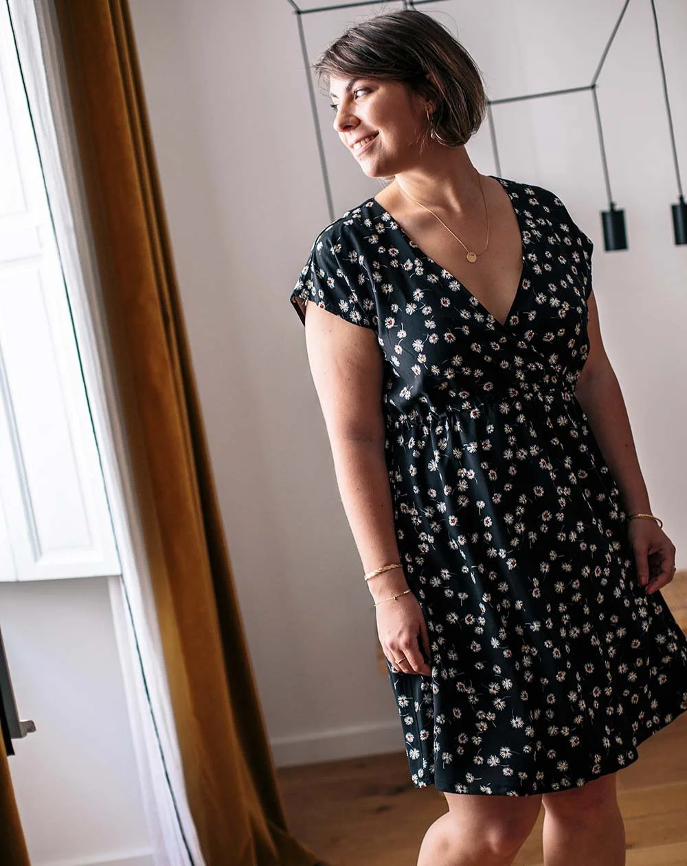 Aatise Robe Noire En Lenzing® Ecovero® - Zomi 4 Aatise Robe Noire En Lenzing® Ecovero® - Zomi – Image 3