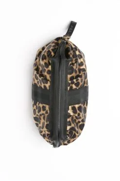 ACE Bag Trousse De Toilette En Econyl® - Ace -Thinking Mu Soldes ACECosmeticBagLeopardtopview