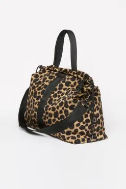 ACE Bag Totebag En Econyl® - Ace -Thinking Mu Soldes ACE Tote Bag Leopard side view