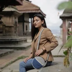 Bhangara Sac à Main Chanvre - Kalikot 23 Bhangara Sac à Main Chanvre - Kalikot -Thinking Mu Soldes Bhangara besace ronde ecologique Kalikot azur2