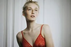 BOTT Lingerie Soutien-gorge En Fibres Recyclées - La First -Thinking Mu Soldes Bott lingerie soutien gorge sans armatures triangle la first sexy ecoresponsable rouge