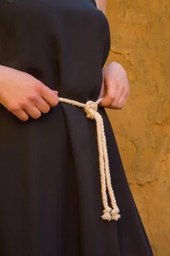 Muudana Robe Courte Matière Upcyclée - Apsara -Thinking Mu Soldes MUUDANA 2021 Mode eco responsable robe noire soie 3 8480d83a e79a 467a a46e 64adb83c29fe