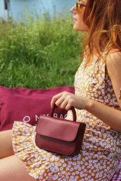 O My Bag Sac à Main Cuir Tannage Végétal - Nano 9 O My Bag Sac à Main Cuir Tannage Végétal - Nano -Thinking Mu Soldes OMYBAG nano bag ruby lifestyle 3