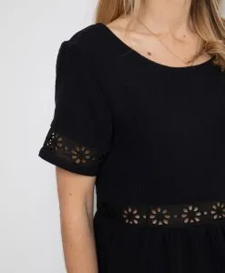 April & C Robe Courte Coton Biologique - Robine 9 April & C Robe Courte Coton Biologique - Robine -Thinking Mu Soldes Petite robe noire gaze de coton biologique GOTS broderie anglaise made in France