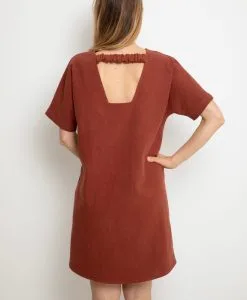 April & C Robe Courte Lin - Romane 9 April & C Robe Courte Lin - Romane -Thinking Mu Soldes Robe en lin dos original couleur sepia made in France ceinture amovible