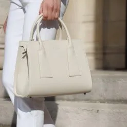 Lerisa Sac à Main En Fibres Recyclées - L -Thinking Mu Soldes Sac Lerisa sac vegan made in france sac beige 6e66b14a 1e09 4f7e 8cc2 4e612b5349ea