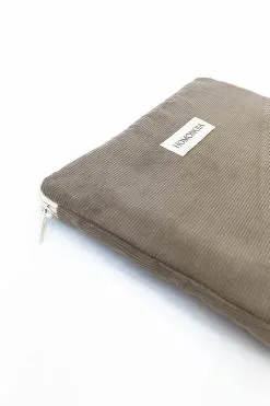 Homonoia Housse Tablette Matière Upcyclée 9 Homonoia Housse Tablette Matière Upcyclée -Thinking Mu Soldes housseipadvelourscotelekaki3