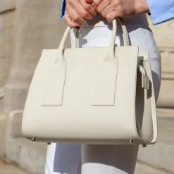 Lerisa Sac à Main En Fibres Recyclées - L -Thinking Mu Soldes sac a main vegan made in france Lerisa sac ethique ecoresponsable chic sac beige